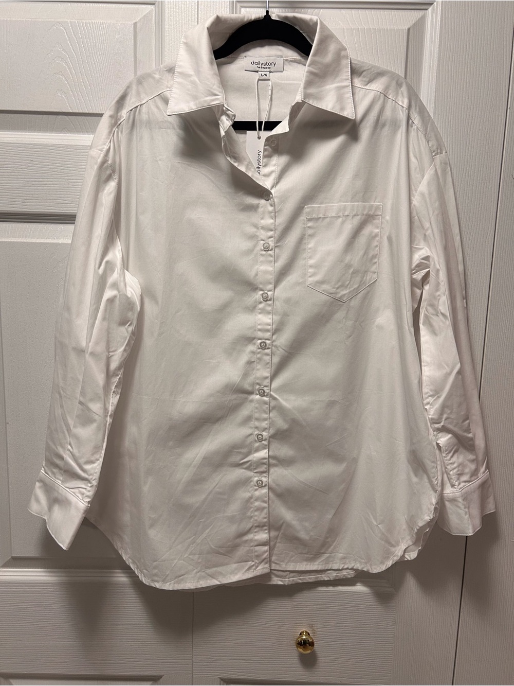 Women’s Classic White Button-Down Shirt -ptp 26”
